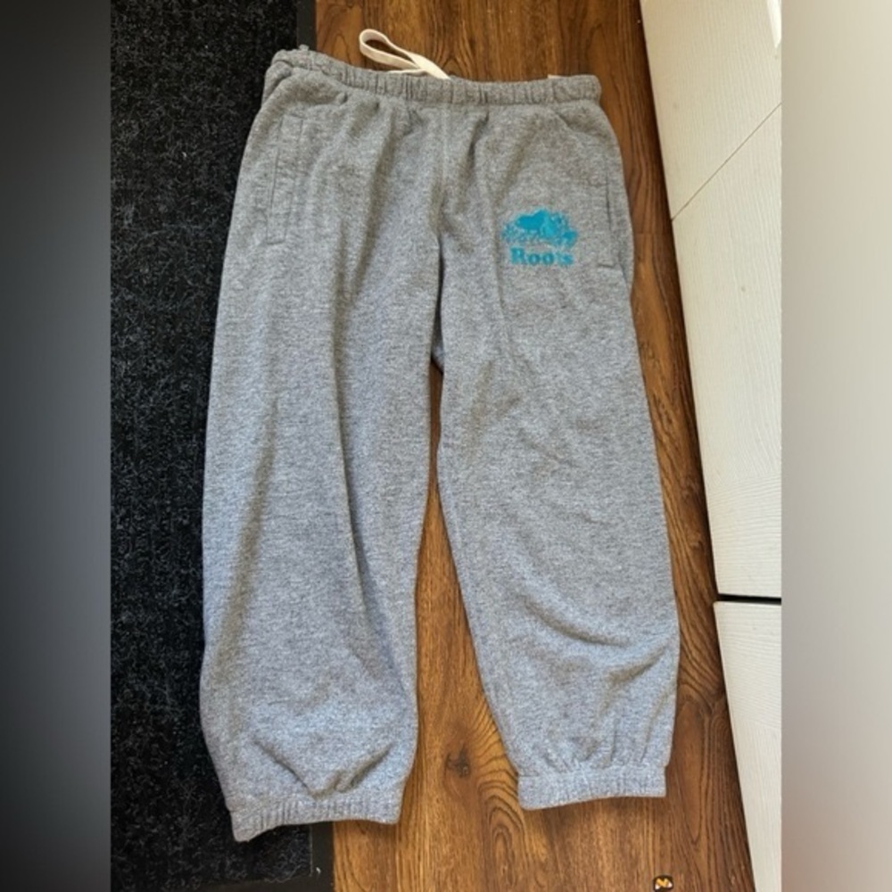 ROOTS CANADA cropped cotton grey sweatpants with blue logo S